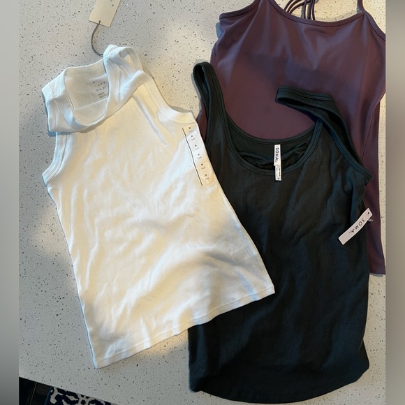 Women's workout top bundle - Picture 5 of 5